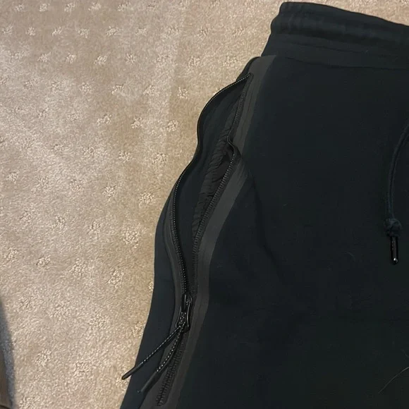 Nike men’s shorts. Size medium - Picture 3 of 5